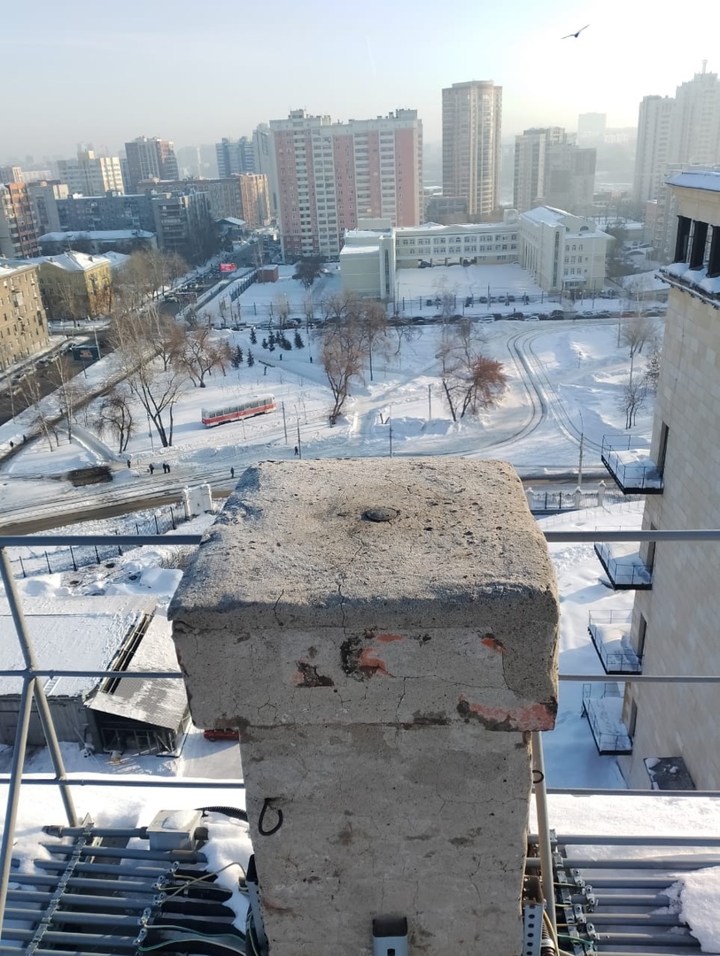 v_novosibirske_obsledovali_geodezicheskiy_punkt_na_kryshe_opernogo_teatra.jpg