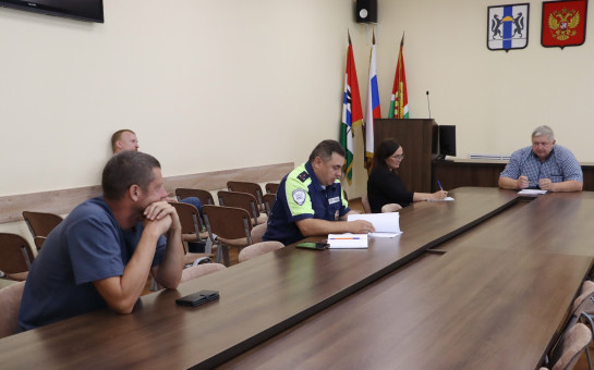 Сегодня под председательством начальника отдела транспорта и дорожного хозяйства Сергея Бурдыко прошло заседание комиссии по обеспечению безопасности дорожного движения